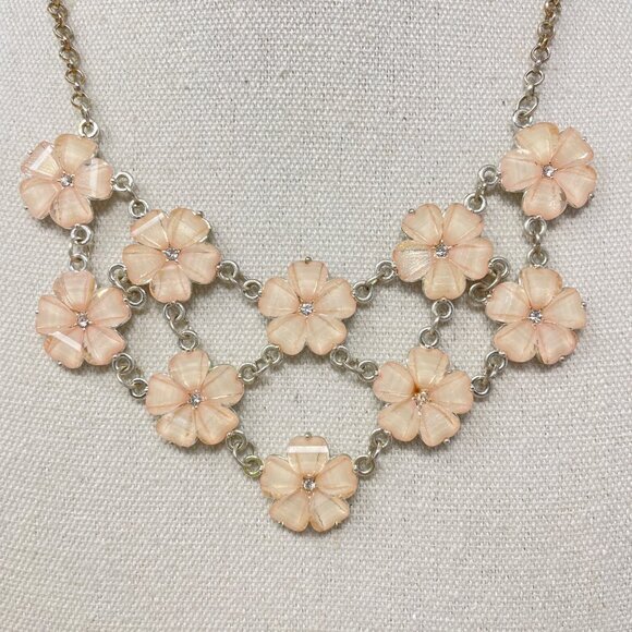 Floral Lucite Cluster Bib‎ Necklace Iridescent Light Pink Silver-Tone Coquette - Picture 8 of 10